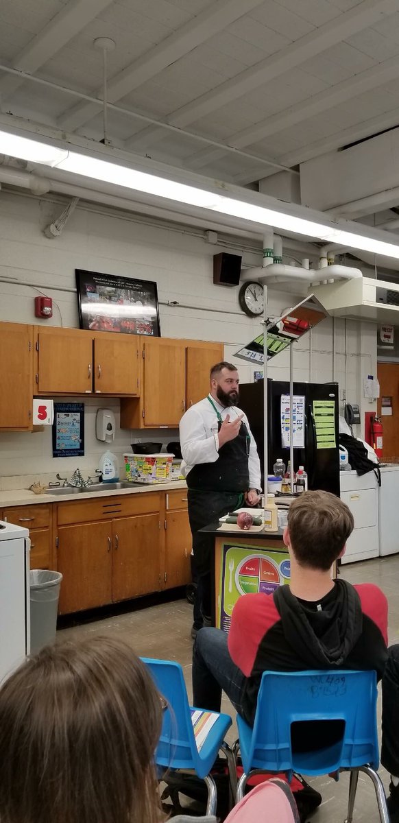 AllisonCTE's tweet photo. Chef Miles Payne from Johnson and Wales University spoke to the WCHS Foods classes.  He provided a demonstration and valuable information about  the opportunities in culinary and at JWU.  @carteretk12 #nccte #learningthatworksfornc #CTETheHotTopic #wchs https://t.co/f1ZuFrDKQy