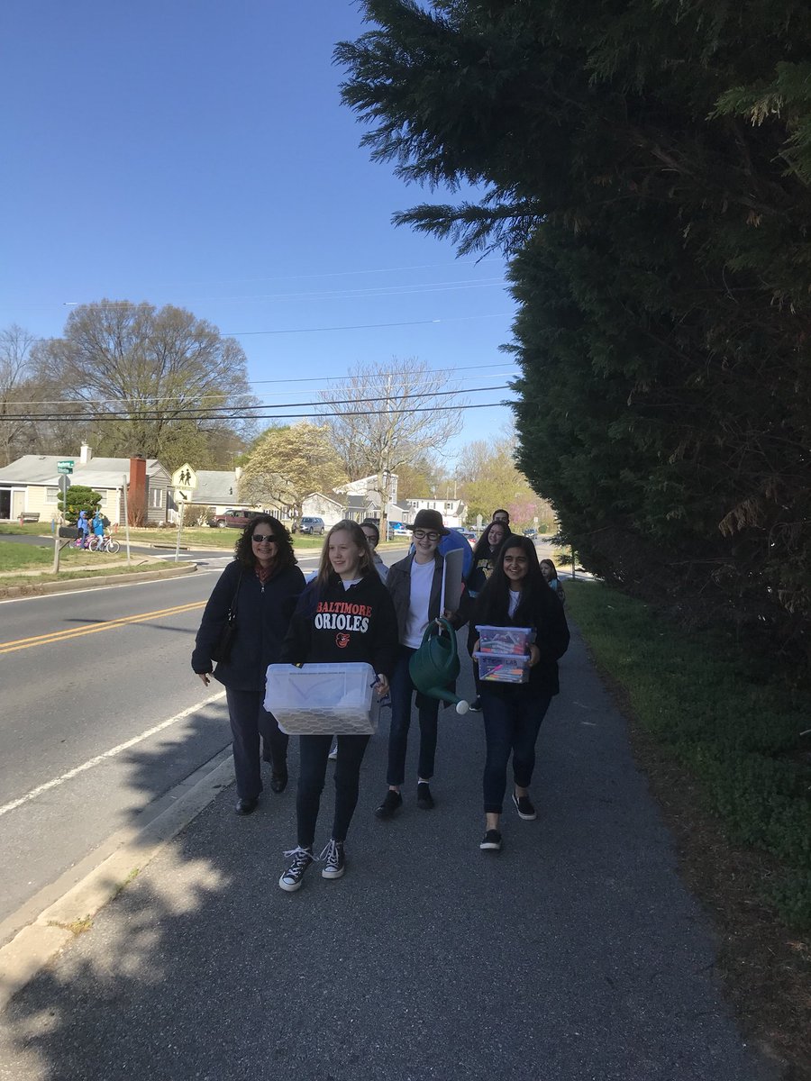 STEM_at_LMS's tweet photo. 8th grade Changemakers teach about water run off and rain barrels at Odenton Elementary! A wonderful partnership! #AACPSAwesome https://t.co/TC720i5V4k