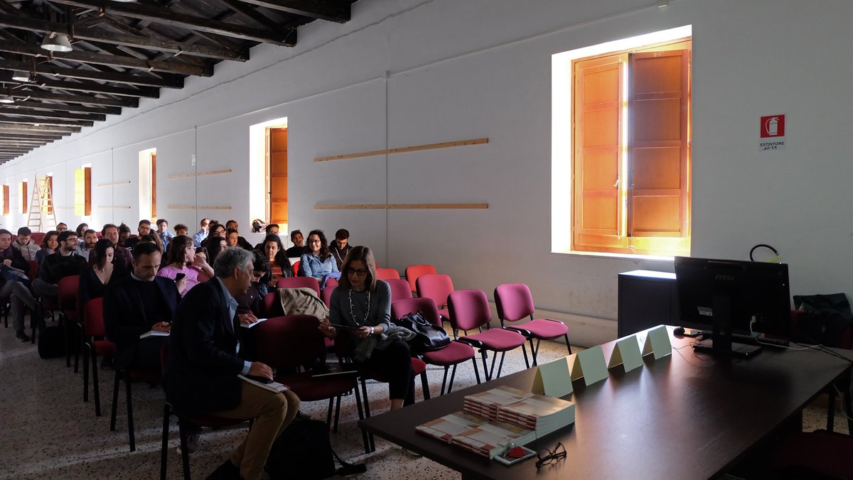 LifeRPosidonia's tweet photo. #ontour Imatges de la darrera exposició de #lifereusingposidonia; en aquesta ocasió a #Siracusa #Sicilia.
Explicam que és possible lluitar contra el canvi climàtic des de la construcció, amb materials KM0 i tècniques recuperades.
@TerritoriIB @j_groizard @marcpons73 #IBAVI https://t.co/35iDmdeTRr