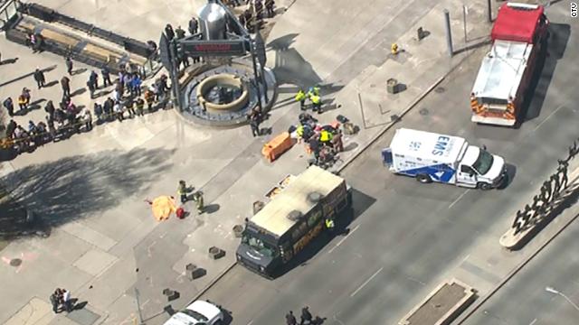 cnnbrk's tweet photo. A van struck multiple pedestrians on a busy street in Toronto, police say https://t.co/R2kMMJueIP https://t.co/IeVIQec8QO