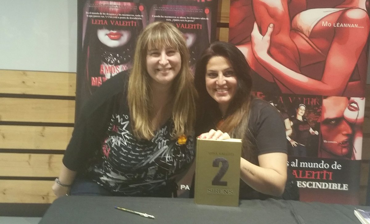 mrsjag79's tweet photo. @lenavalenti que ilusión me ha hecho volverte a ver. No puedo esperar para empezar Sirens 2 !!! Muchísimas gracias por inventar el mundo de Sirens !!! 😘😘😘 #sagasirens #lenavalenti #SantJordi #adorosagasdelena #megustaleer #sirens2 https://t.co/HIHJrueKku