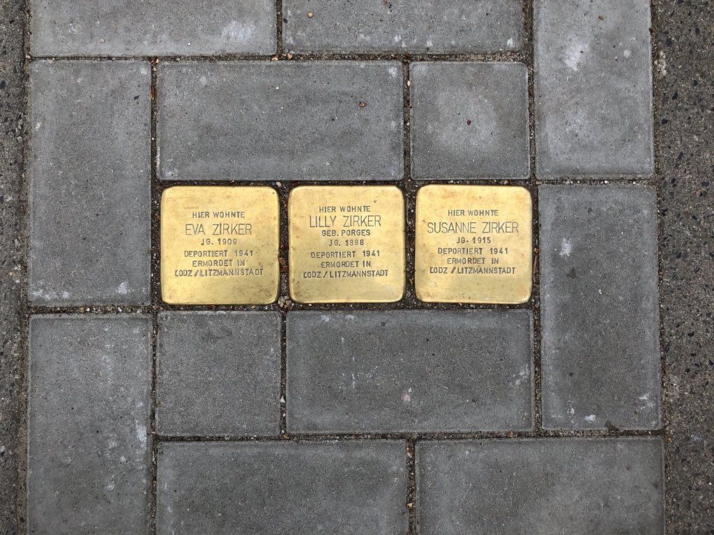badeboom's tweet photo. Nach vielen Jahren hat es nun endlich geklappt: „meine“ #Stolpersteine werden zukünftig an Familie Zirker aus Harvestehude erinnern. Ehrt mich. https://t.co/NKul0QPMuE