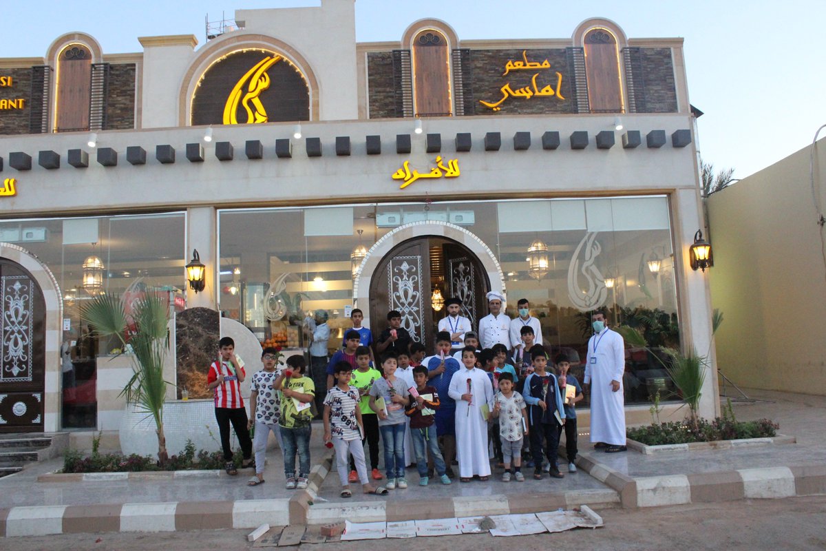 Raoof_sa's tweet photo. الجمعية تكرم مالك مطعم أماسي الاستاذ مناور بن محمد العنزي على مبادرته في ضيافة أيتامنا  بدرع تذكاري
بارك الله له في ماله وزاده https://t.co/kPPcwyLkjg
