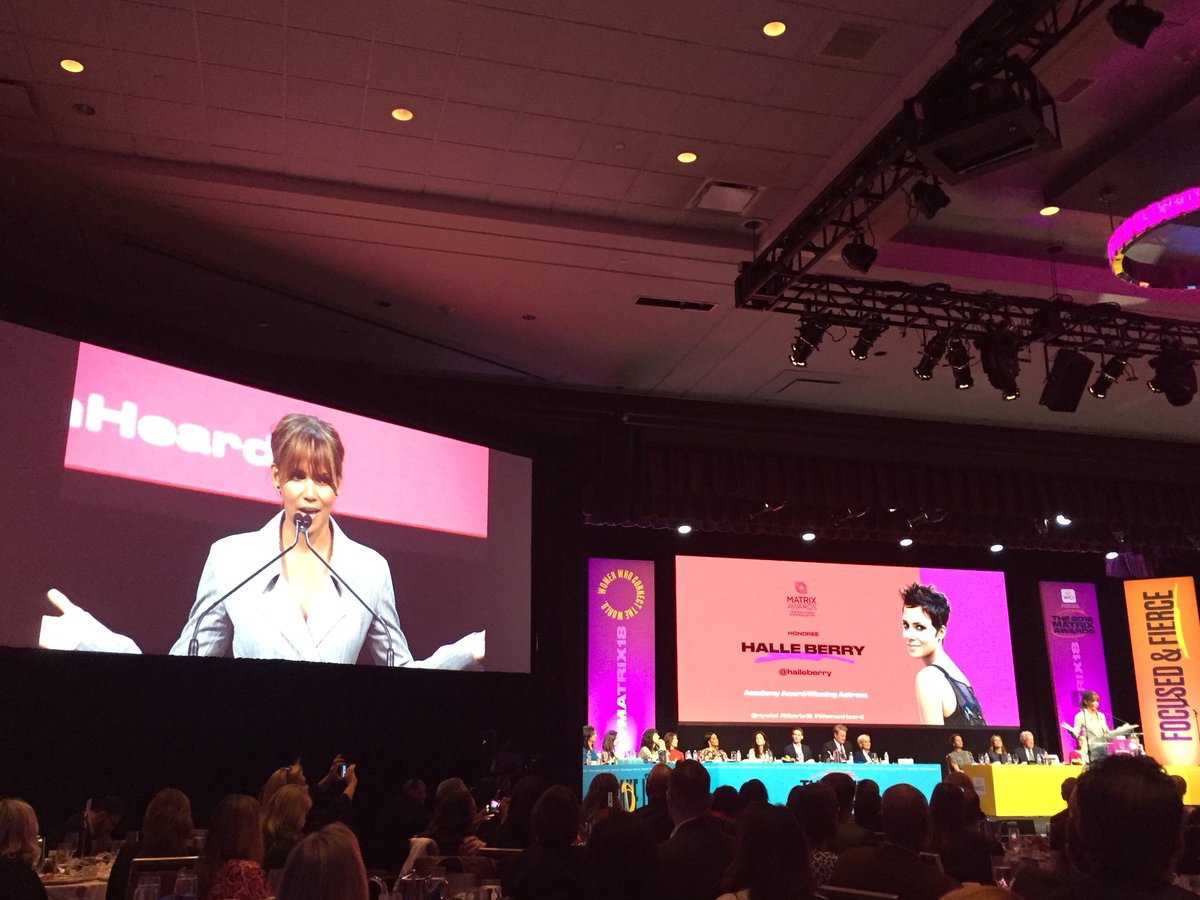 vickisalemi's tweet image. @halleberry’s advice: “Follow your intuition.” #matrix18 @nywici