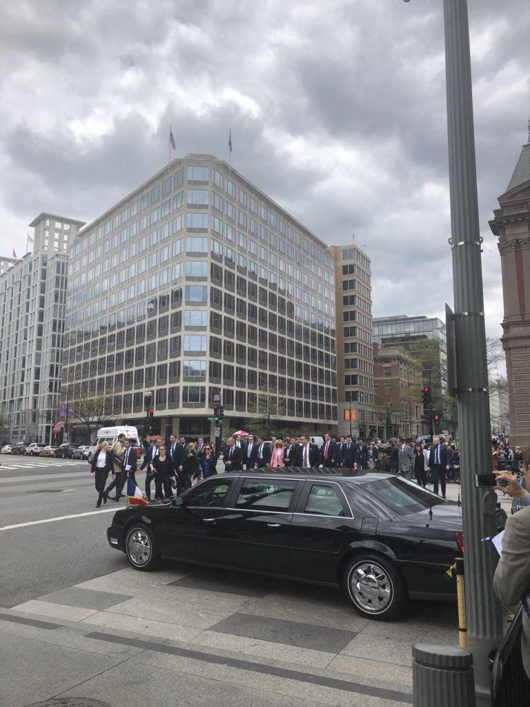 ZekeJMiller's tweet photo. Macron just walked out of Blair House to take a walk and greet some people on the street https://t.co/r8CWc7CRhN