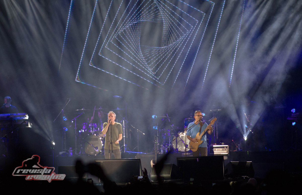 REVISTAEVENTOS2's tweet photo. Una noche de buen rock se vivió el pasado sábado  con el concierto #ROCKENTUIDIOMA, con las presentaciones especiales de @LaMoscaOficial , @EnanitosVerdes1 , @HombresG .Espera el cubrimiento completo en la próxima edición de la #RevistaEventosYArtistas @MartikG https://t.co/bumthr7qIg