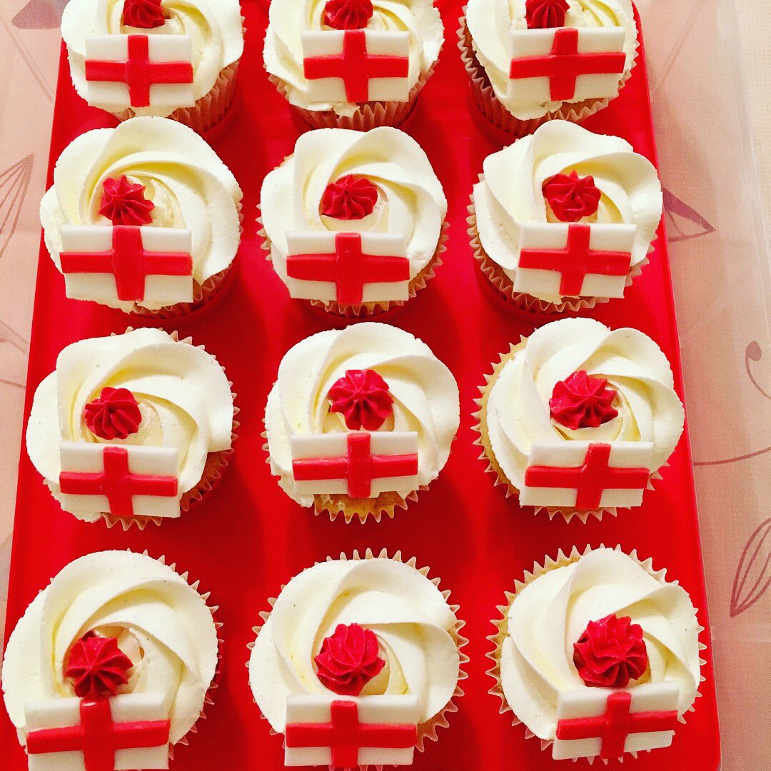 MyCakeHobby's tweet photo. St George’s Day Cupcakes #cupcakes #decoratedcupcakes #stgeorgesdaycupcakes #bakesale @suttons311 https://t.co/bAAZzgnj6H