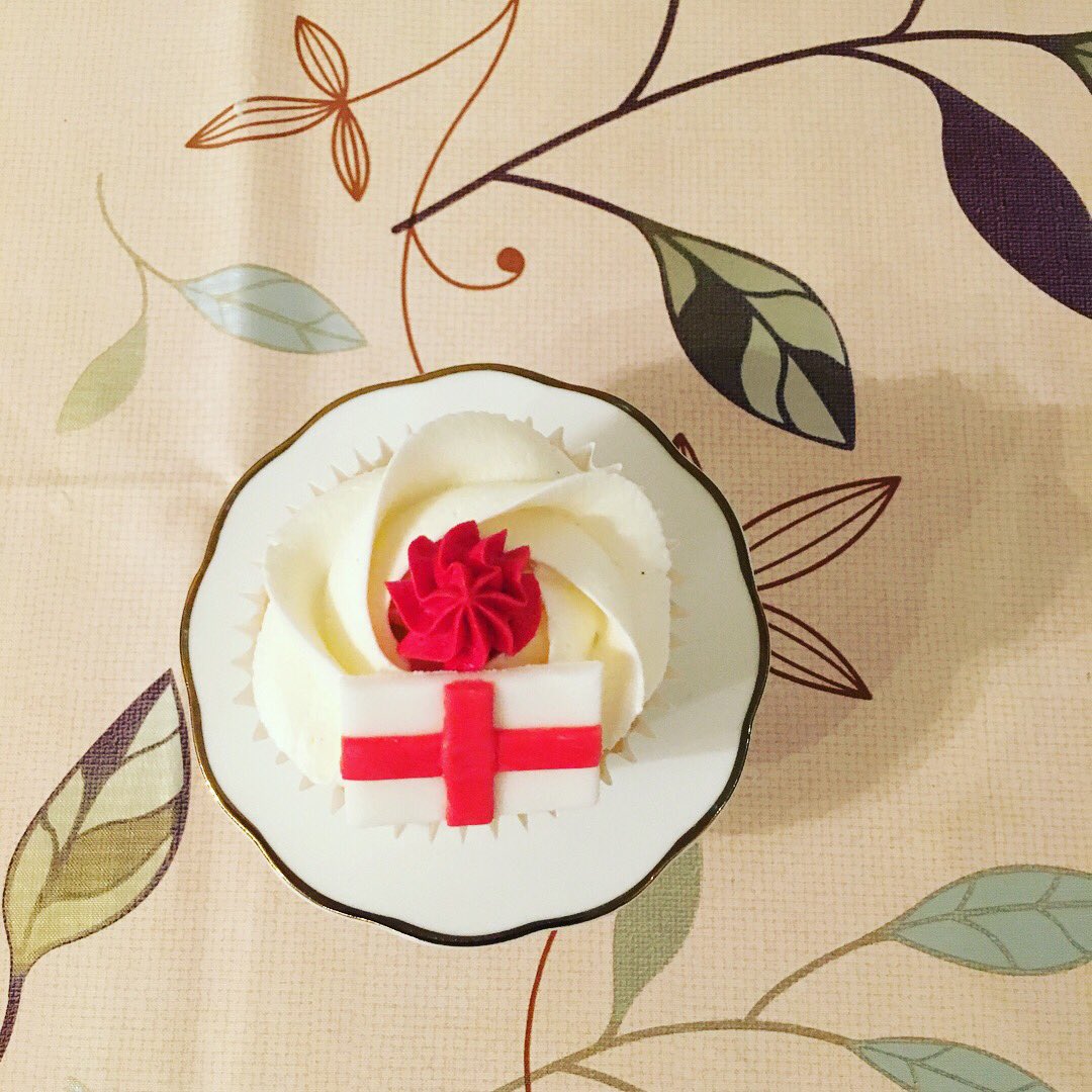 MyCakeHobby's tweet photo. St George’s Day Cupcakes #cupcakes #decoratedcupcakes #stgeorgesdaycupcakes #bakesale @suttons311 https://t.co/bAAZzgnj6H