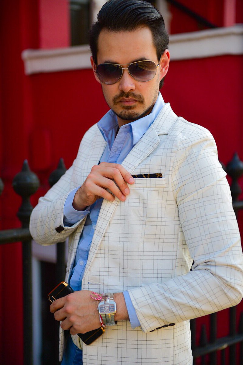 kalin_le's tweet photo. The secret of success is to do the common thing uncommonly well.
—
Photo by Vitalijus
—
#suit #classy #stylish #suited #suitup #gentleman #london #photography #streetphotography #ootd #ootdmen #menfashion #fashion #mensfashion #fashionblogger #influencer #shades #sunglasses https://t.co/olgcC6G2Qg