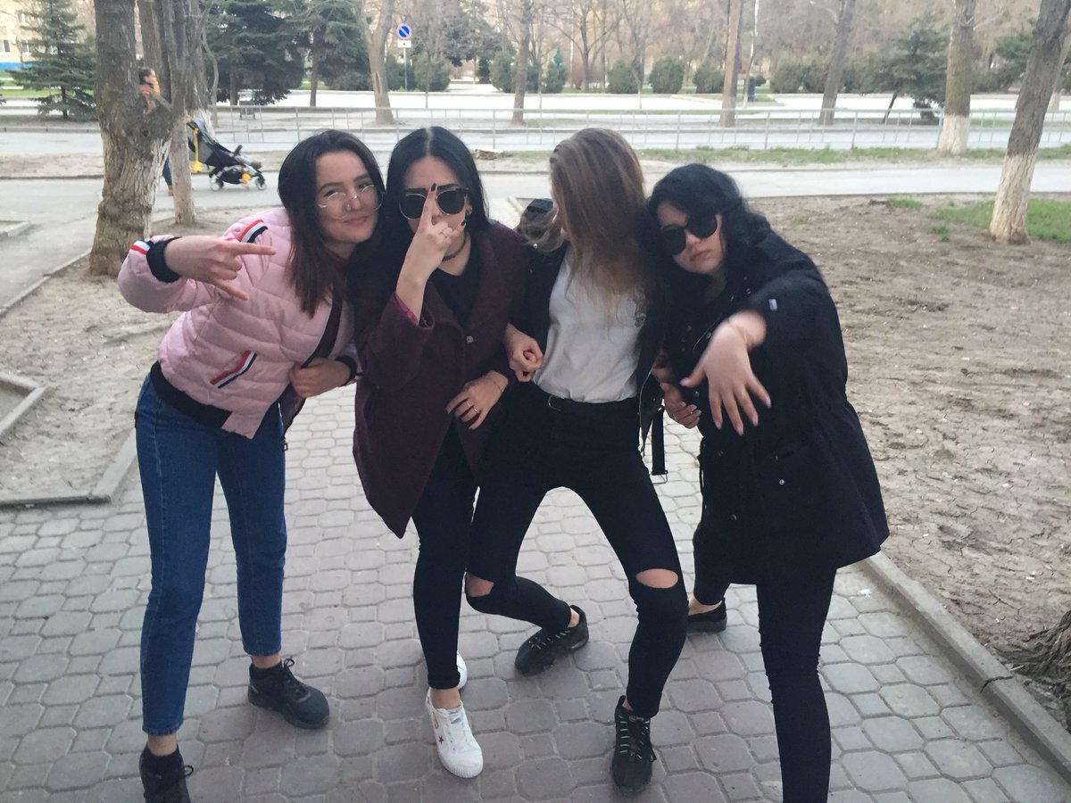 ShevchenkoLiya's tweet photo. 🖤🖤🖤🖤 https://t.co/VjF0OOgJyc
