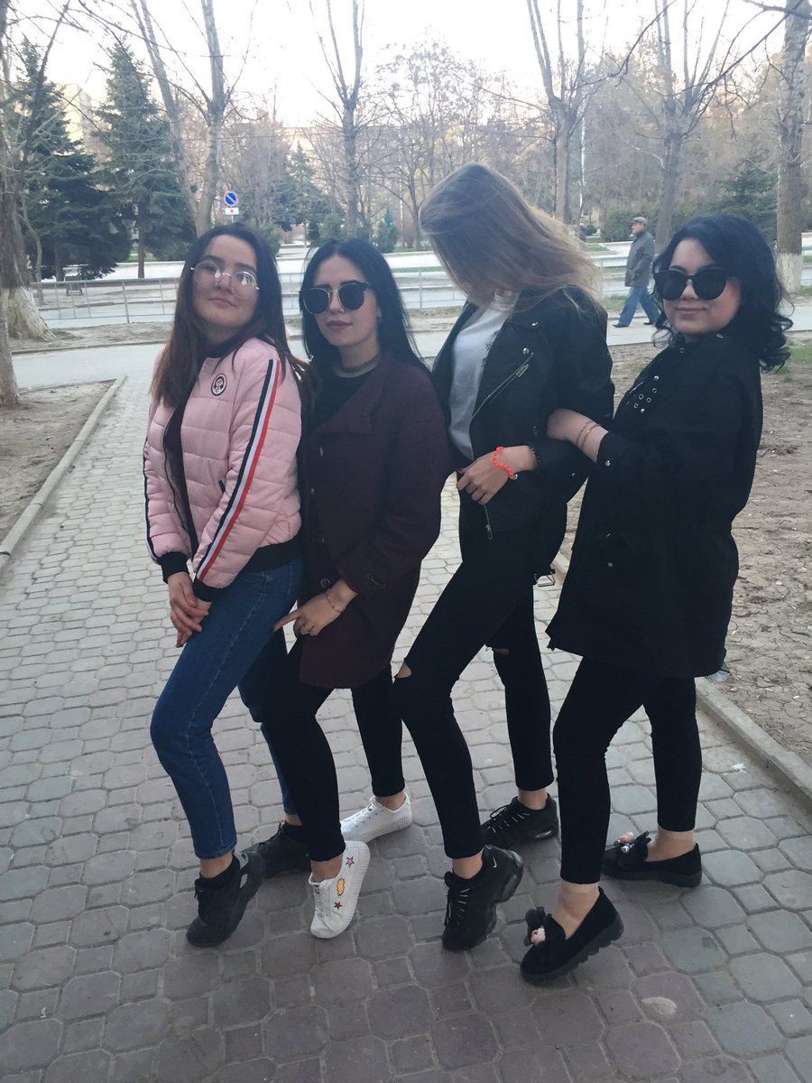 ShevchenkoLiya's tweet photo. 🖤🖤🖤🖤 https://t.co/VjF0OOgJyc