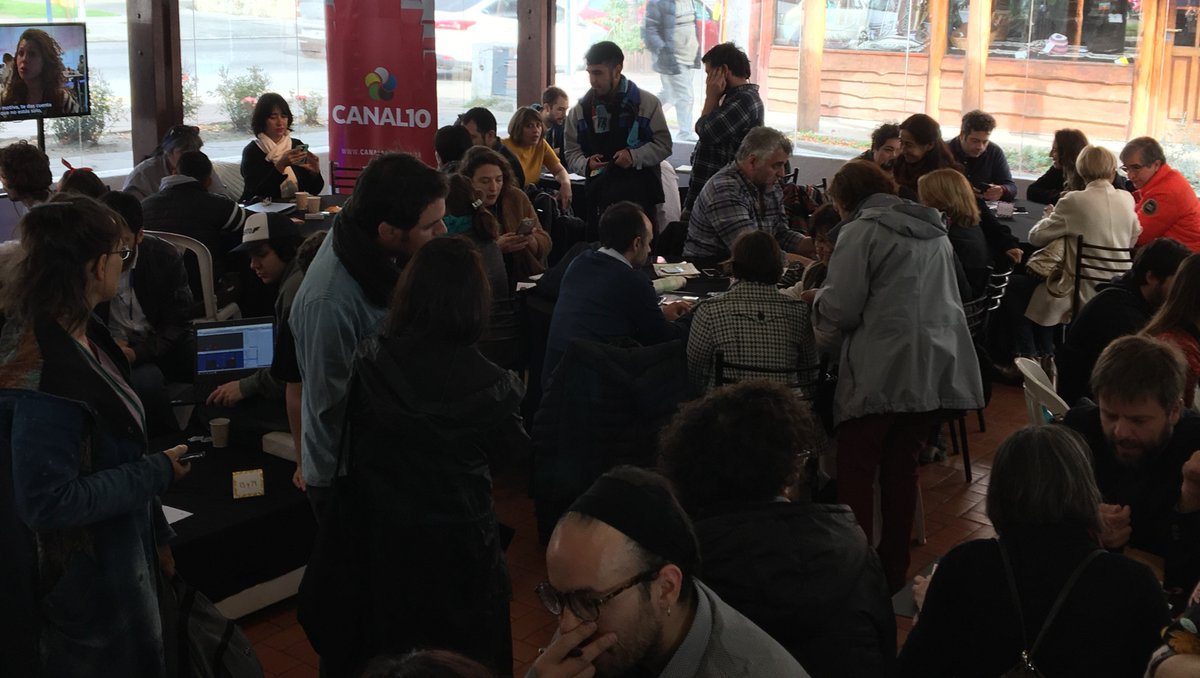 PromocionARG's tweet photo. Estuvimos en #Bariloche junto a @MinCulturaAr asesorando emprendedores creativos sobre herramientas públicas de beneficios sectoriales, internacionalización y claves para hacer negocios con Chile #MICAFederal #Patagonia #VeníaExportar. https://t.co/RUynph5vw6