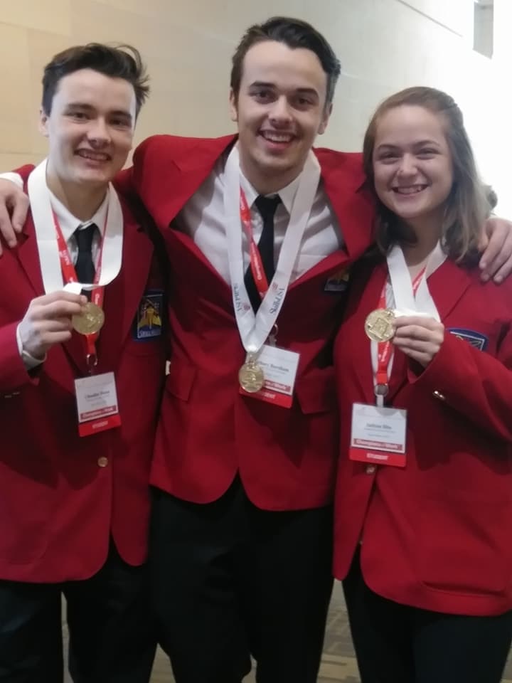 LaurieHundt's tweet photo. Congrats Graphic Production Technologies on their GOLD 1st place win Skills USA in Chapter Display! So proud of everyone who competed this past weekend in Grand Rapids! #skillsusa #MACTC #GPT https://t.co/egPBFrOebU
