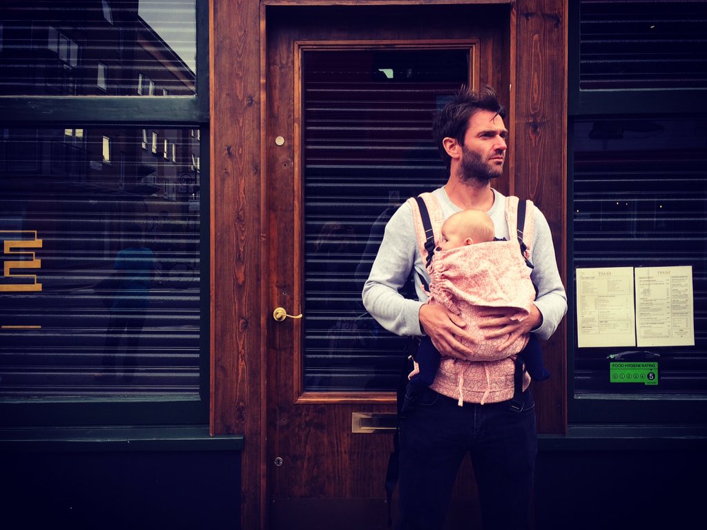AvocadoParent's tweet photo. Así de guapos se quedan mis amores después del mejor #fishandchips 🐟 de la cuidad #Londres🇬🇧 #Suttonandsons #angel #fidella #AvocadoParenting https://t.co/FFtYYf45vv