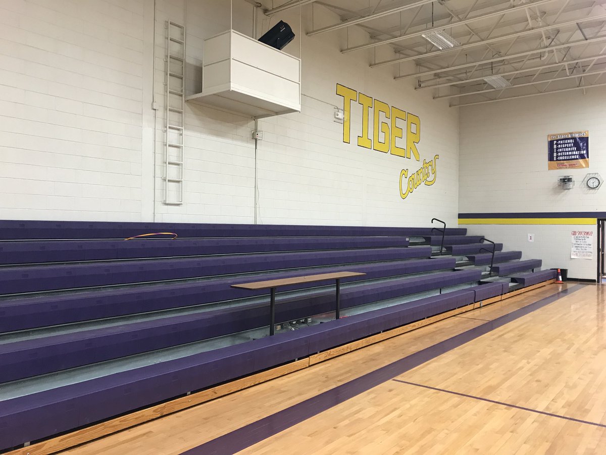 ViktorTheViking's tweet photo. Fairmount might not be in MN but the colors around here make me feel right at home #FUTP60 #Skol https://t.co/LTlaQNcI8R