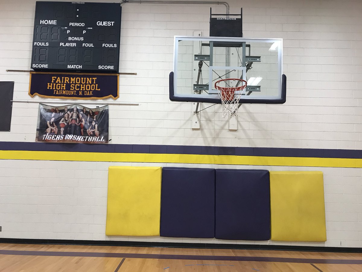 ViktorTheViking's tweet photo. Fairmount might not be in MN but the colors around here make me feel right at home #FUTP60 #Skol https://t.co/LTlaQNcI8R