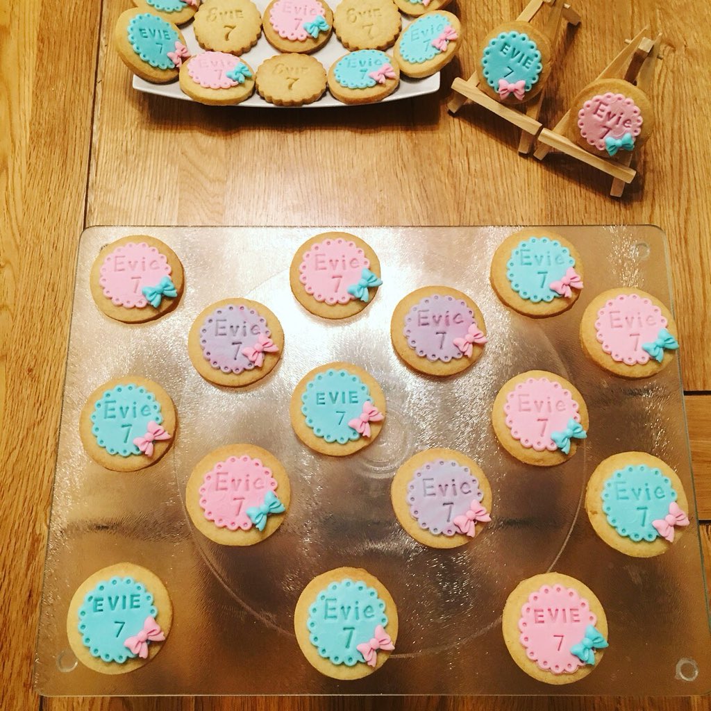MyCakeHobby's tweet photo. Shortbread cookies #partyfavours #partypacks #thankyoucookies #personalisedcookies #decoratedcookies #sugarcookies https://t.co/Gw5dsXfsBH