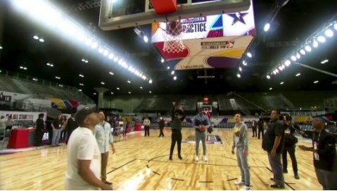 e_folkestad's tweet photo. Although we probably won't see basketball players with #VR headsets any time soon, imagine watching a game live from the persepctive of players like @AntDavid23. Sounds cool to me! https://t.co/g5XosYjWZH #TeamEricsson https://t.co/AdeBZvHmQw