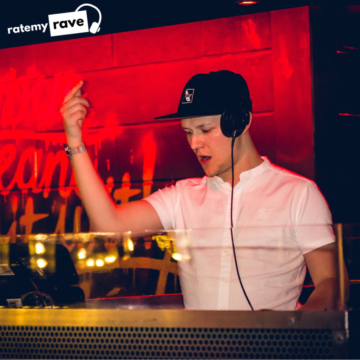 Cumminz_'s tweet photo. Big thanks to @ratemyrave_ for reviewing my Debut Single 'Dance All Night' which is out now on @SLEAZYG_boss: https://t.co/XRDMvVx2Ql
#House #Bass #Warehouse #Rave https://t.co/X14RxLDDBT