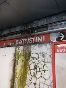 RiprendRoma's tweet photo. Una cosa allucinante.Una cosa indicibile. Ecco come si presenta la metropolitana della Capitale d'Italia. Mancano le infrastrutture? Quelle esistenti sono effettivamente molto ben tenute! #MobilitiamoRoma @RadicaliRoma @riccardomagi @romafaschifo @MercurioPsi @EugenioCardi https://t.co/ZeblclBqCx