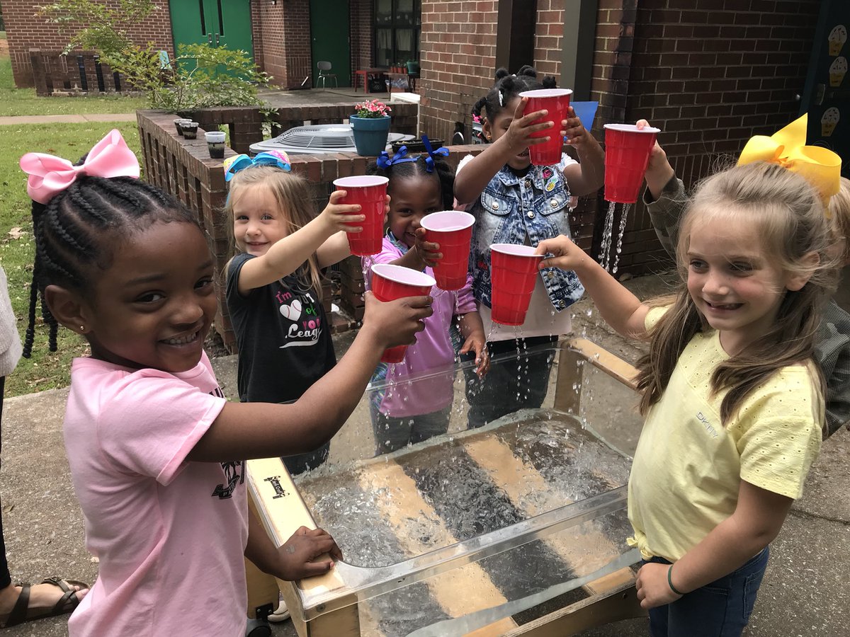 jbrownatJP's tweet photo. We made rain on this warm day! 🌧🌦☔️💧 #weather #ALprek #Prek4AL @AYatJPpreK4 https://t.co/S0kG2FSAA9
