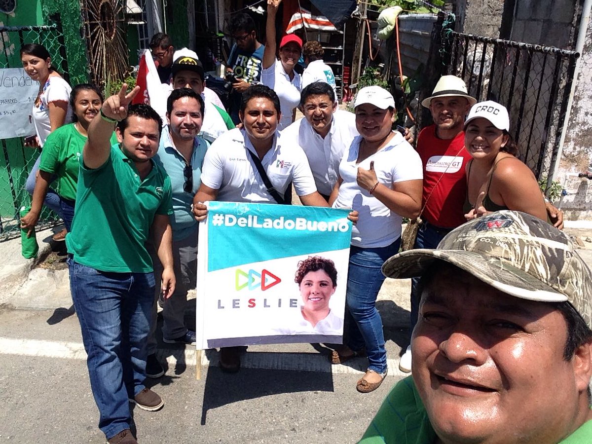 ErickEspinosa_V's tweet photo. Nosotros estamos #DelLadoBueno con @Hendricksles ¡puerta por puerta! Visitando a los vecinos de la Gonzalo Guerreo @PRIsolidaridad #REDJP 🇲🇽 https://t.co/cyw1p8lsw6