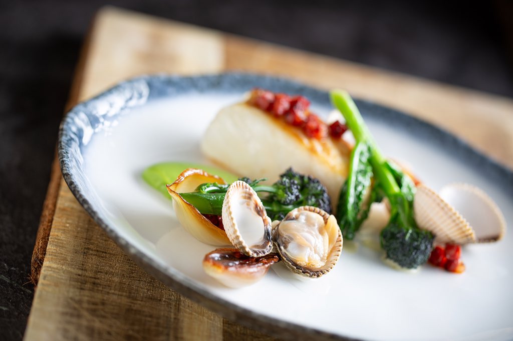 RobWhitrow_Phot's tweet photo. Cornish Cod, Purple Sprouting Broccoli, Pomme Anna, Cockles @The_Painswick Chef @jamiermcc @clairewilson28 #gloucestershire #food #cotswolds #foodie #foodporn #thepainswick #foodphotographer #Foodies #foodlover #locationphotographer https://t.co/iZo15n0EPA