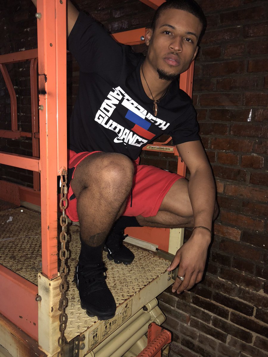 ActuallyDarrell's tweet photo. Momma said Just do It. So now I gotta check this off my list of things todo ✔️ #DTLRUnleashed #nike https://t.co/byXbjxjQ9G