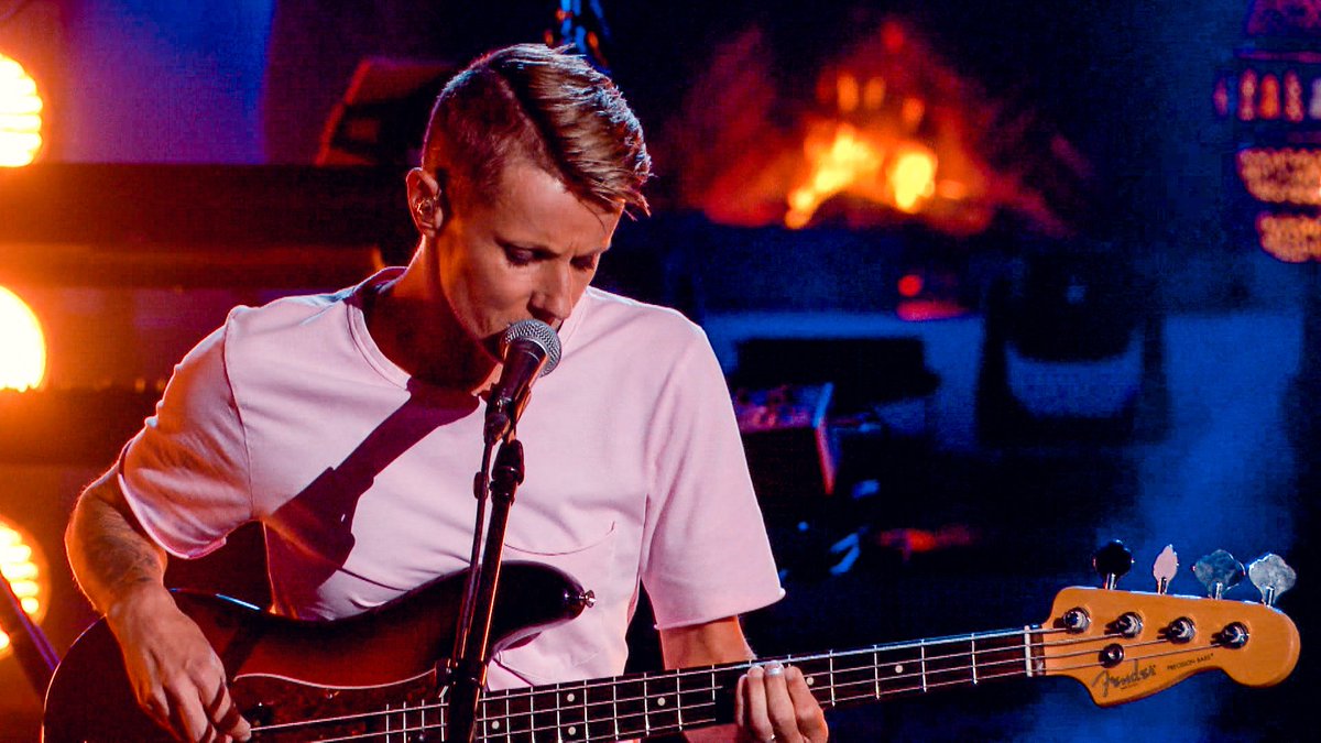 K's Choice raakt iedereen met een gevoelige versie van 'Catch Me When I Fall’ #liefdevoormuziek bit.ly/2qU8NXG