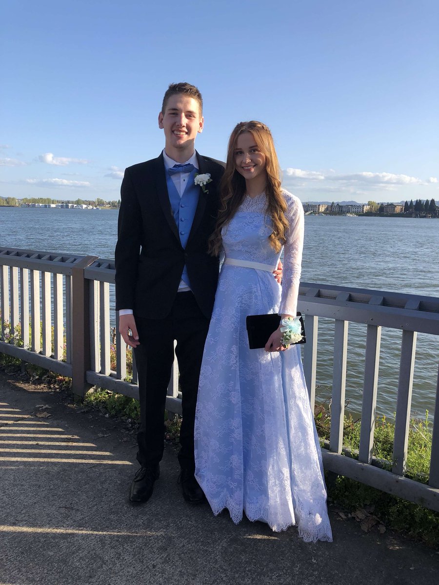 Virtuous_Prom's tweet photo. Thanks, Autumn for sharing these beautiful pics of your custom prom dress! #virtuousprom #prom #prom2018 #prom2k18 #modestprom #mopro #moprom #mormonprom #customdress #lds https://t.co/RZqWKkOMF2