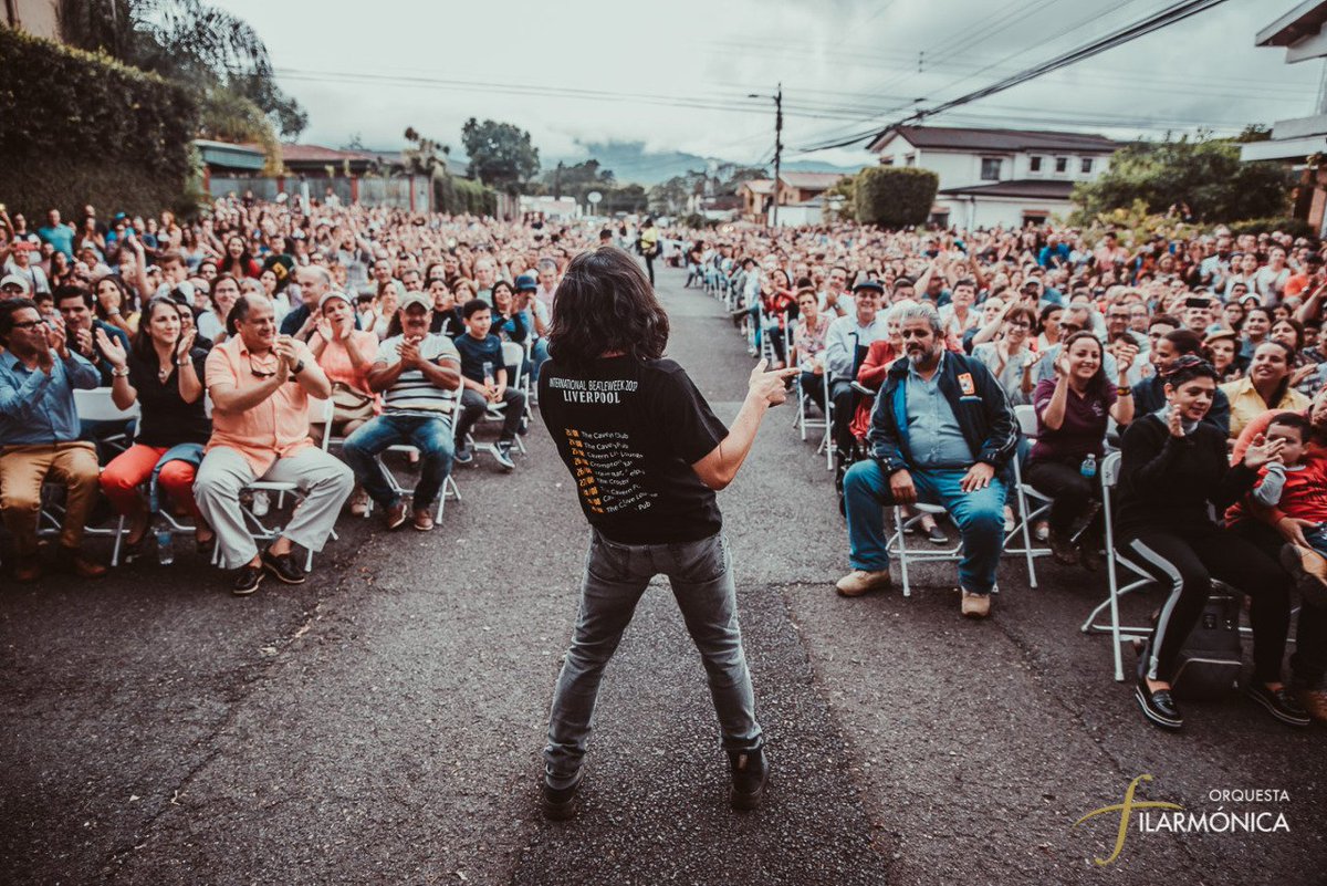 Ayer compartimos con la comunidad de Curridabat un concierto muy especial. Vivimos en un país privilegiado donde salimos libremente a escuchar música y compartir con nuestra familia y amigos. Gracias a <a href="/luisguillermosr/">Luis Guillermo Solís</a> <a href="/mercedespdcr/">Mercedes Peñas</a> <a href="/CarlosAlvQ/">Carlos Alvarado Quesada</a> <a href="/ClaudiaDobles/">Claudia Dobles Camargo</a>  por acompañarnos :)