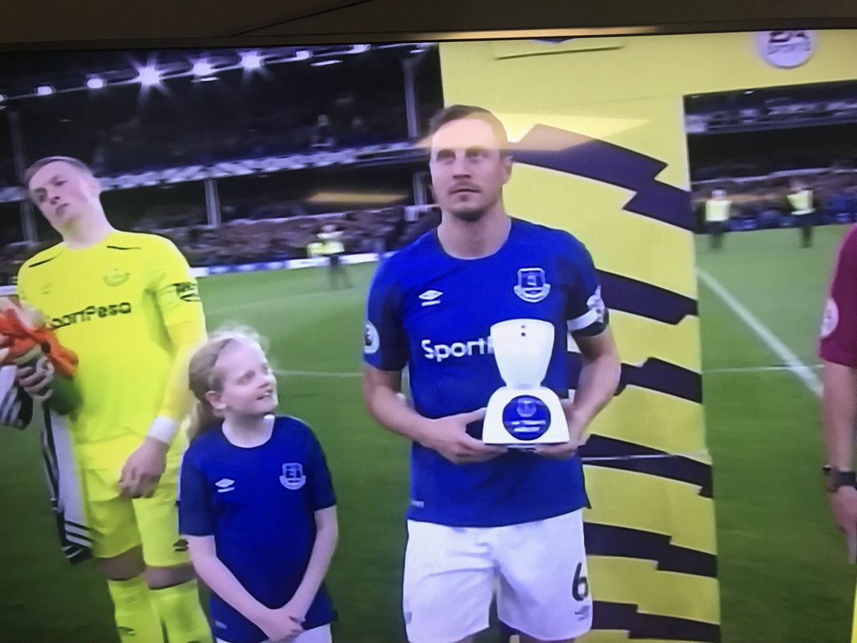 TheSportsman's tweet photo. 🤖📺 The first ever virtual mascot...

Everton make Premier League history with a touch of class as their young mascot couldn't attend the game, but is able to watch the full thing from his iPad 👏

#EVENEW https://t.co/ncqPsAmPHe