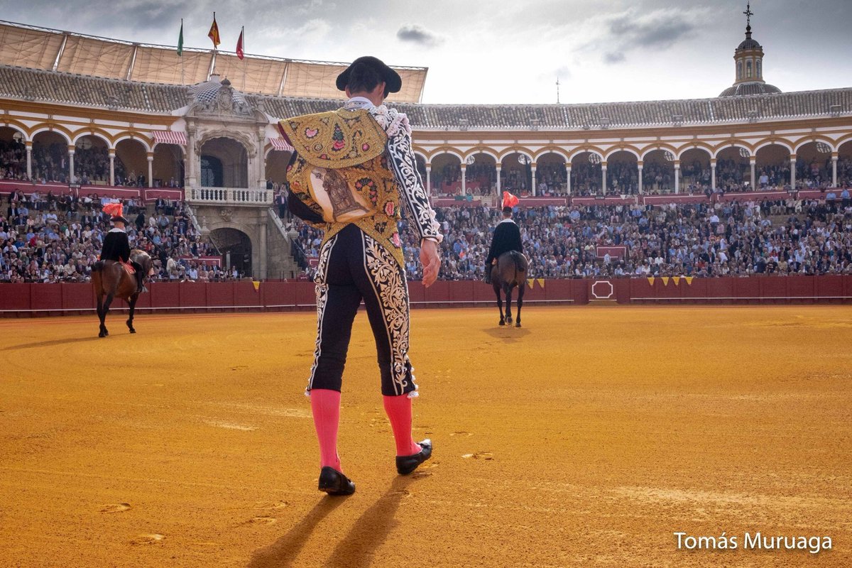 .<a href="/PPMoral/">Pepe Moral</a> XXIX premio ‘Mejor Lección Torera’ que otorga Aula Taurina y Escuela de Tauromaquia de Sevilla, bajo el patrocinio de la Real Maestranza de Caballería de Sevilla. Por la tarde desarrollada ante los toros de #Miura en la Feria de Abril 2018 #NaturalEterno