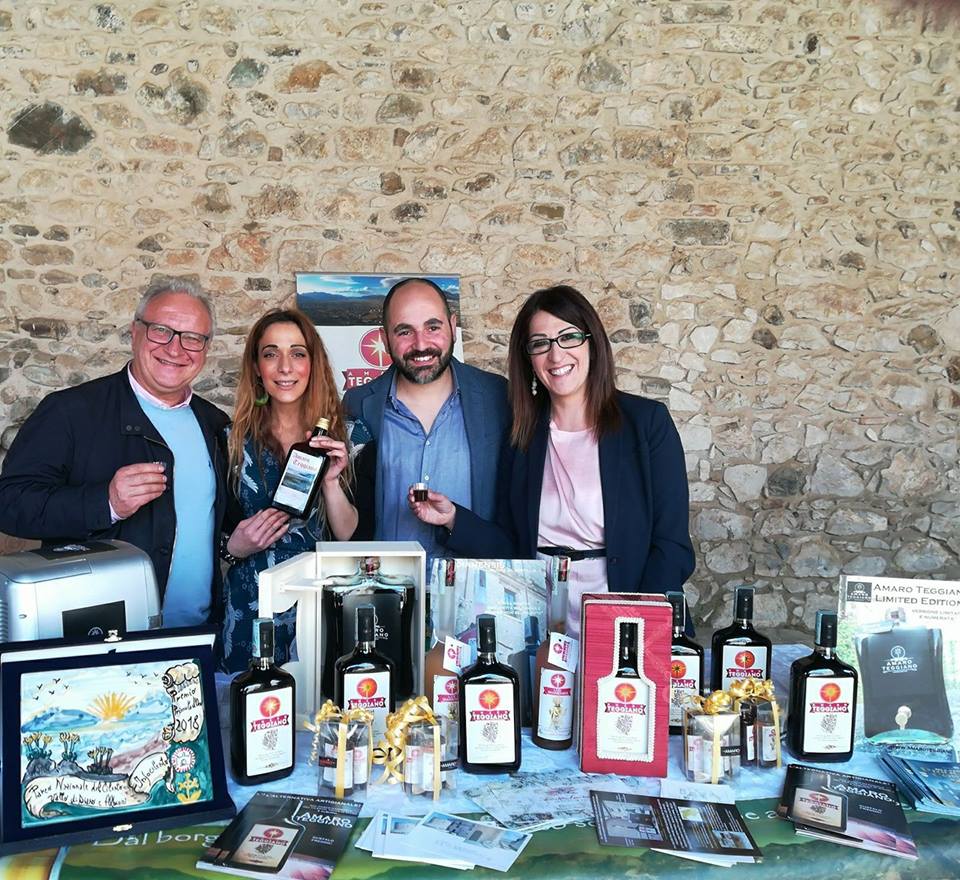 AmaroTeggiano's tweet photo. Connubi alla Certosa di Padula... Per un turismo insieme!
Evento: Arte, Antiquariato ed Eccellenze alla Certosa di Padula!
#fondazionemida #grottedipertosaauletta #certosadipadula #comunedipadula #teggiano #amaroteggiano #vallodidiano #cilento #campania #love https://t.co/sIt0AJ4Sm9