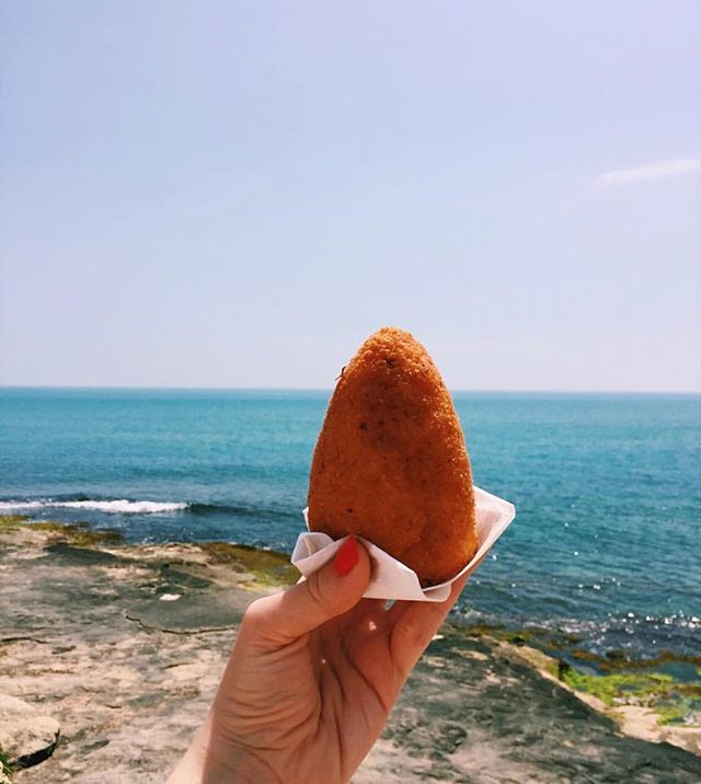 Qui in Sicilia non esistono le mezze stagioni. Come suggerisce @vittoria_rizza da noi è già estate! 📷 Foto selezionata da @robertachessari 
#igersragusa #marinadiragusa #igerssicilia #sicilia .
.
.
#igerssicilia #instagramitalia #huffpostgram #discov… ift.tt/2JkiWog