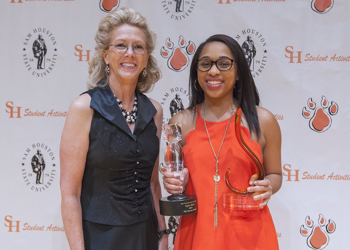 TheTayB's tweet photo. Glad I got to share this moment with the boss lady herself @SHSUDanaGHoyt ! #shsu #katsnaps #BlackExcellence https://t.co/vu2eISs0Ov
