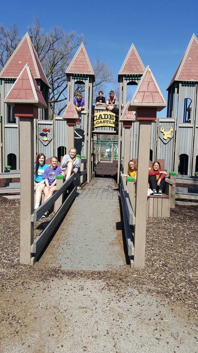 SLMesch's tweet photo. Earth Day 2018. I'm really going to miss these kids!!! https://t.co/OO4cCdN06X