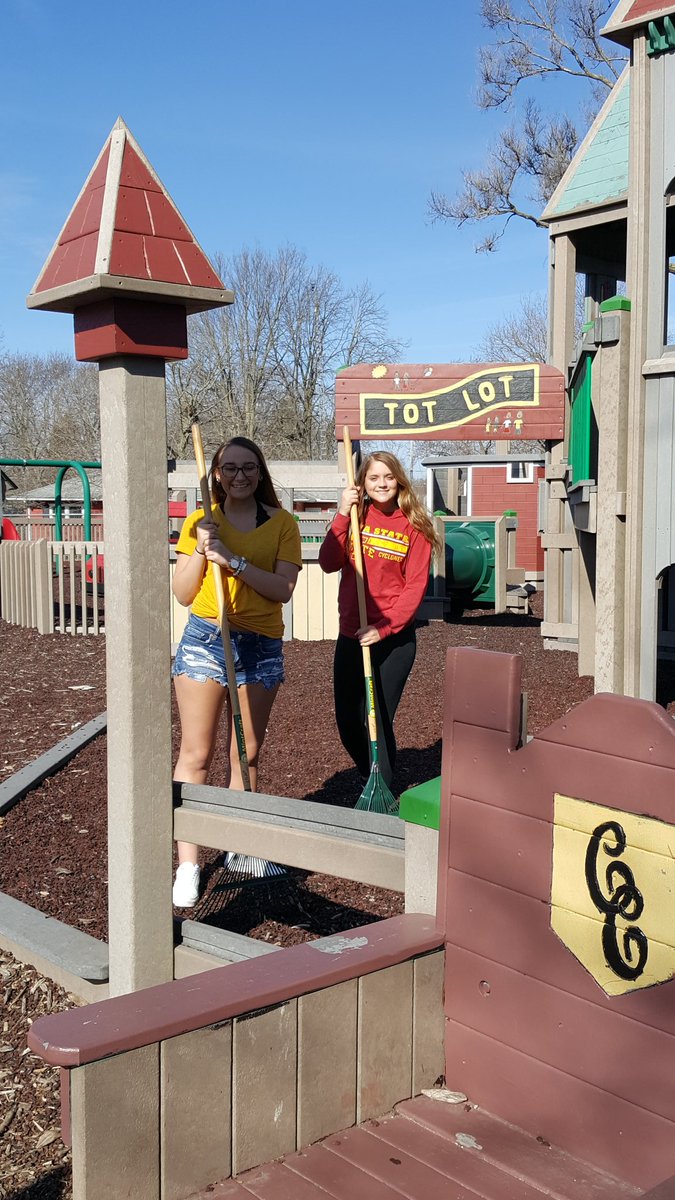 SLMesch's tweet photo. Earth Day 2018. I'm really going to miss these kids!!! https://t.co/OO4cCdN06X