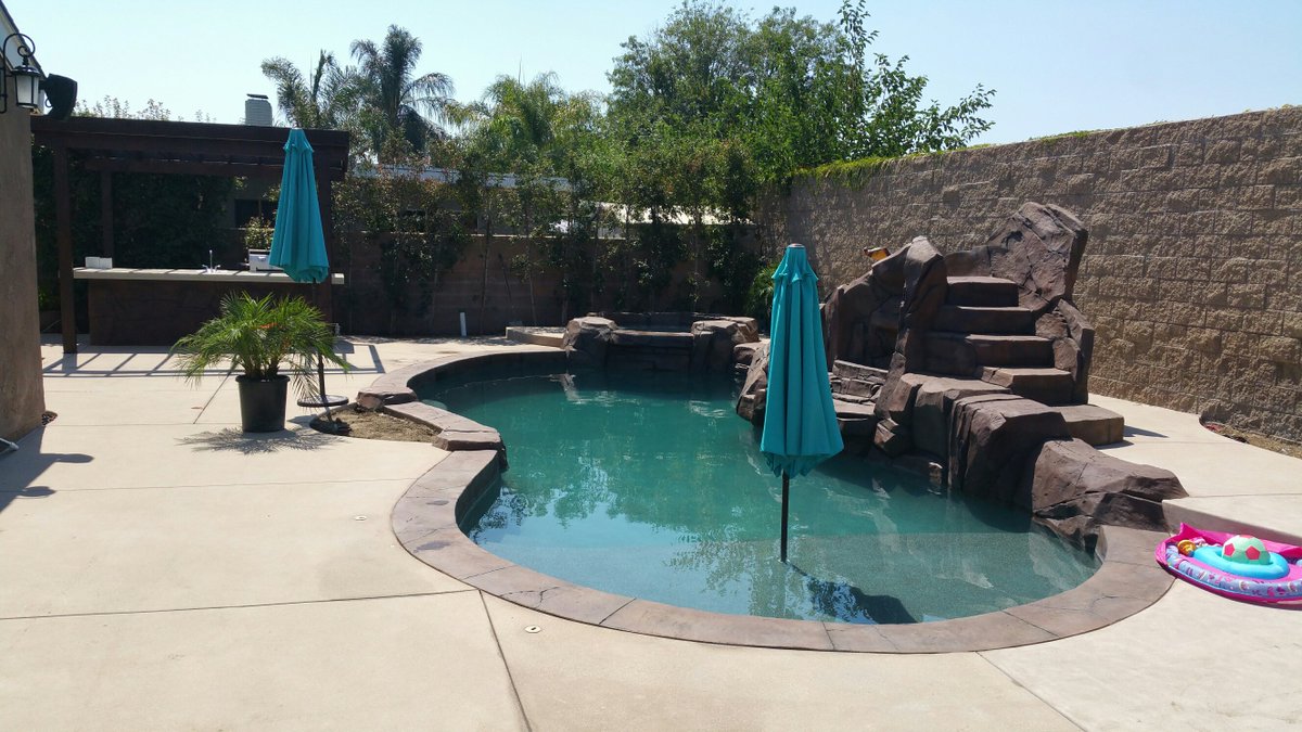 PepesPools's tweet photo. Don't forget the small details like an in pool mount for an unbrella. It will come in handy in the Summer and provide that much needed shade. https://t.co/ki7b6Q6ae8