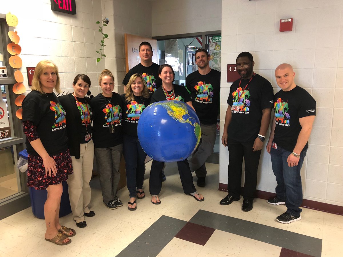 sarahfacc's tweet photo. Celebrating Earth Day today and every day! #EarthDay2018 #sciencerocks #PHSScience @RozyckiThomas https://t.co/nhDPPZDVWN