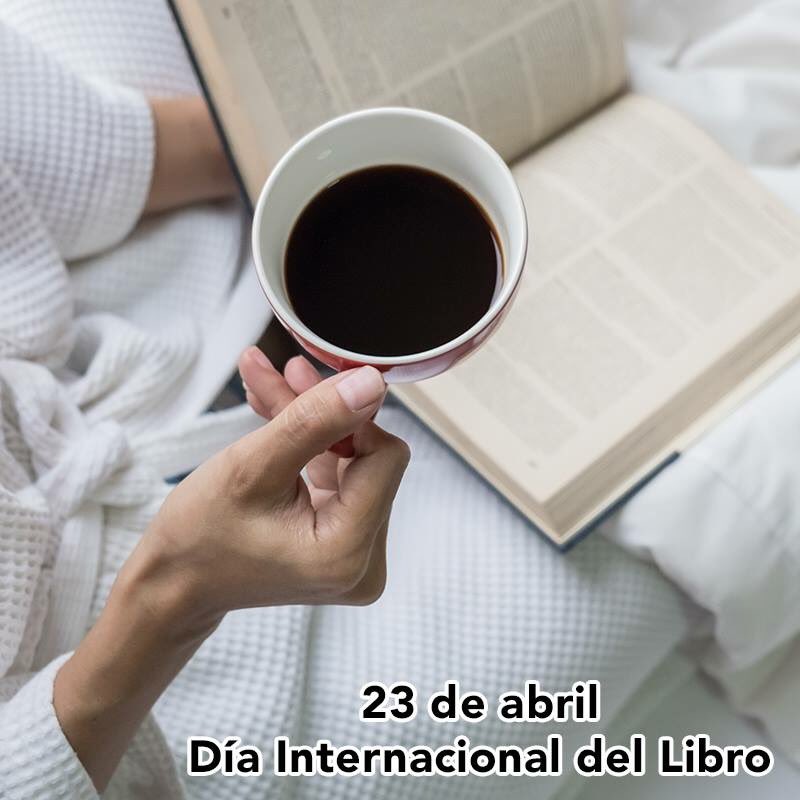 La combinación perfecta para cualquier hora del día📚☕. #DíaInternacionalDeLibro