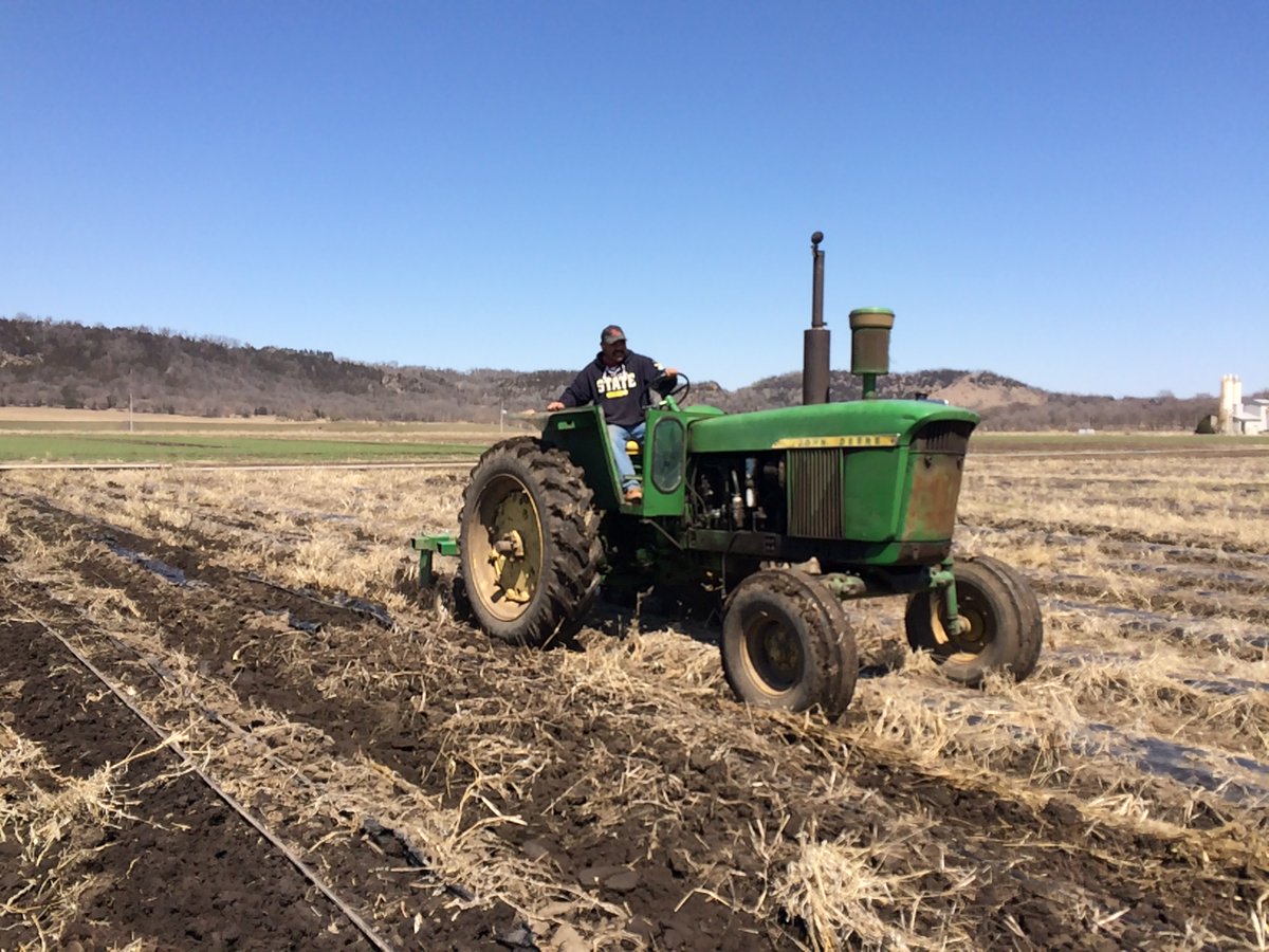 featherstonefv's tweet photo. First day in the field!  Let the 2018 growing season begin!  #SpringCleaning #springishere https://t.co/4SEaKeSeiF