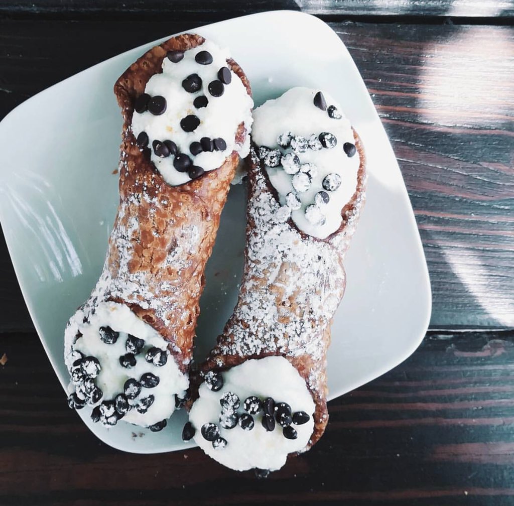 food_tellers's tweet photo. Cannoli Siciliani😋
Foto di @biancavaniglia
Taggate le vostre foto con #Foodtellers
https://t.co/Gfm4oVHMco https://t.co/DGr827VQ0p