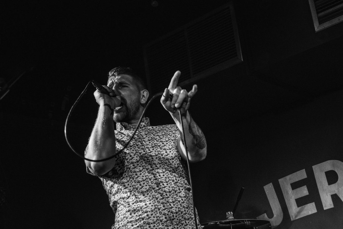 leaderband's tweet photo. 21.04.2018 🔥 

Jericho Tavern, Oxford 

📷 - @ShotByBrock_ https://t.co/Ao6yTJJIxE