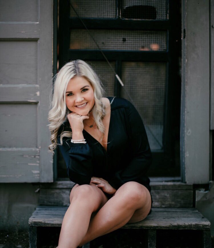 kylieeburnnss's tweet photo. SENIOR SZN https://t.co/IaULnCiTeb