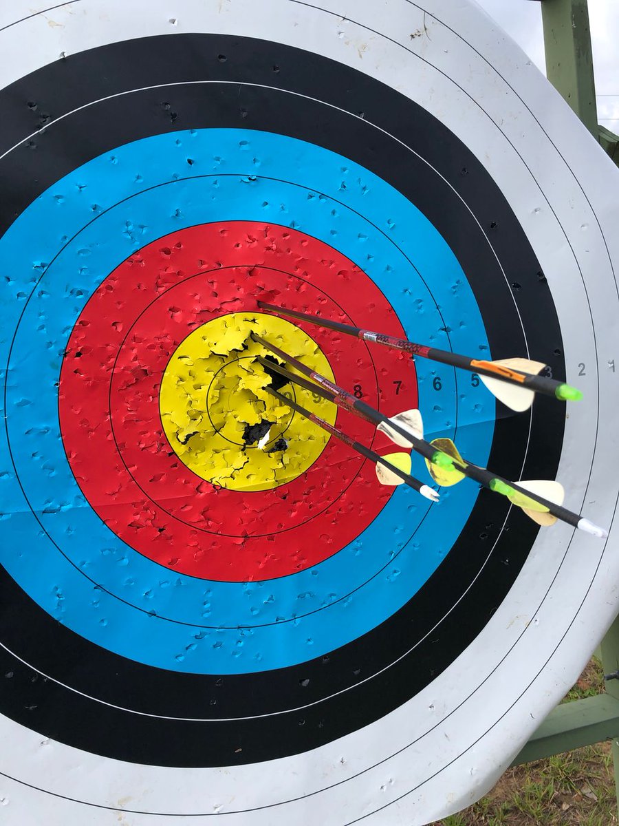 GodFadr's tweet photo. Getting better. #Archery #ThirdLesson #NoScope https://t.co/AwSp13X4ih