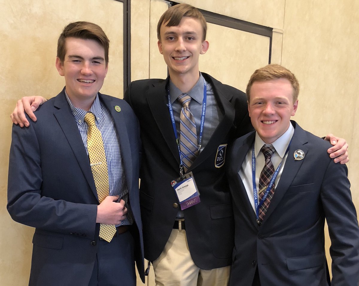 MarshfieldDECA's tweet photo. THRIVE Academy grads!! #takethelead #bringitback #DECAICDC #limitless https://t.co/G39kErAgoH