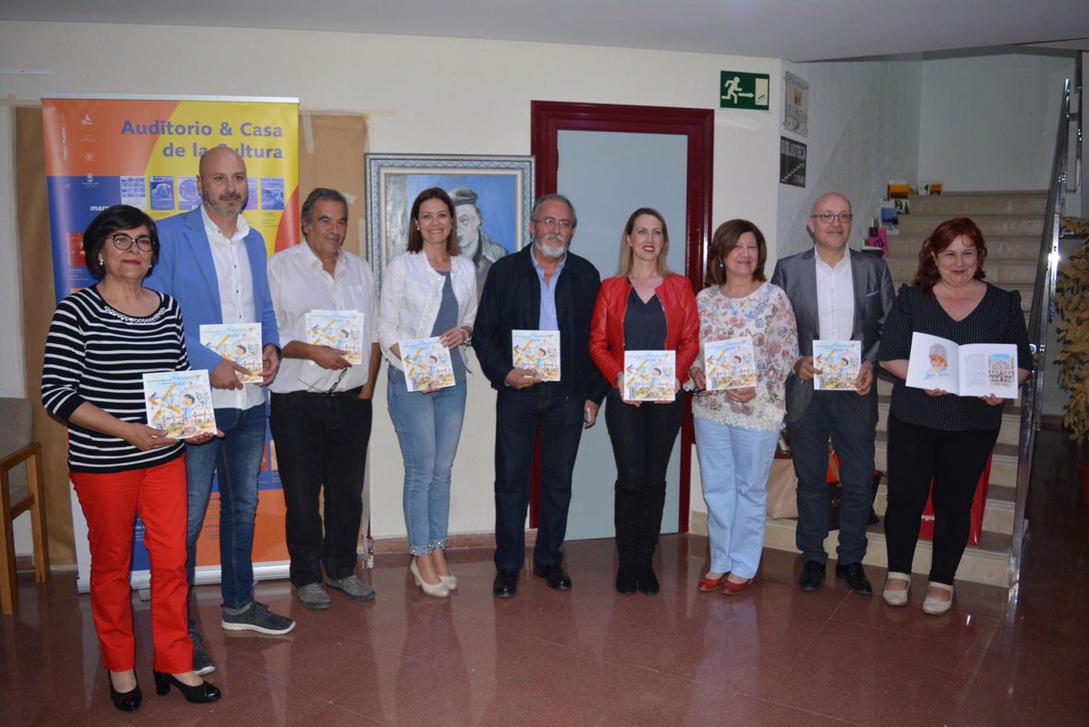 p_educativas's tweet photo. Presentación de "El niño  que llegó a ser un gran actor: Francisco Rabal", coeditada por @Educarm y @AYUNTAGUILAS
Esta tarde ha sido su presentación en Águilas con @mroblesmateo @MCarmenMoreno @ngelPealver2 y Miguel Ángel Blaya https://t.co/UUv3NwOSZg