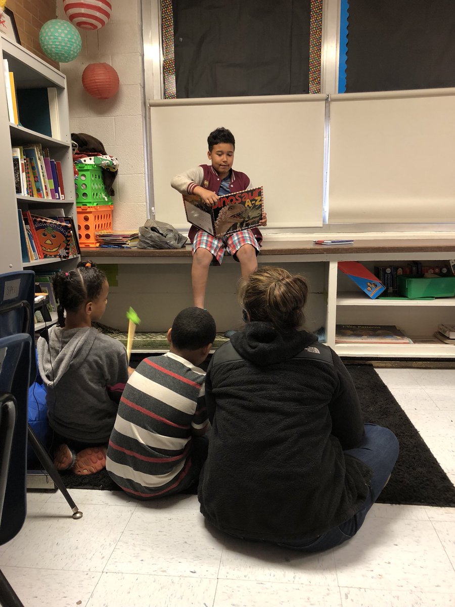 SPEDFollansbee's tweet photo. 4th graders reading to me &amp; my 1st grade student. He did a great job teaching us about dinosaurs! 🦖🦕 #iamwfisd @LamarElementary https://t.co/LBlgf6UkYW
