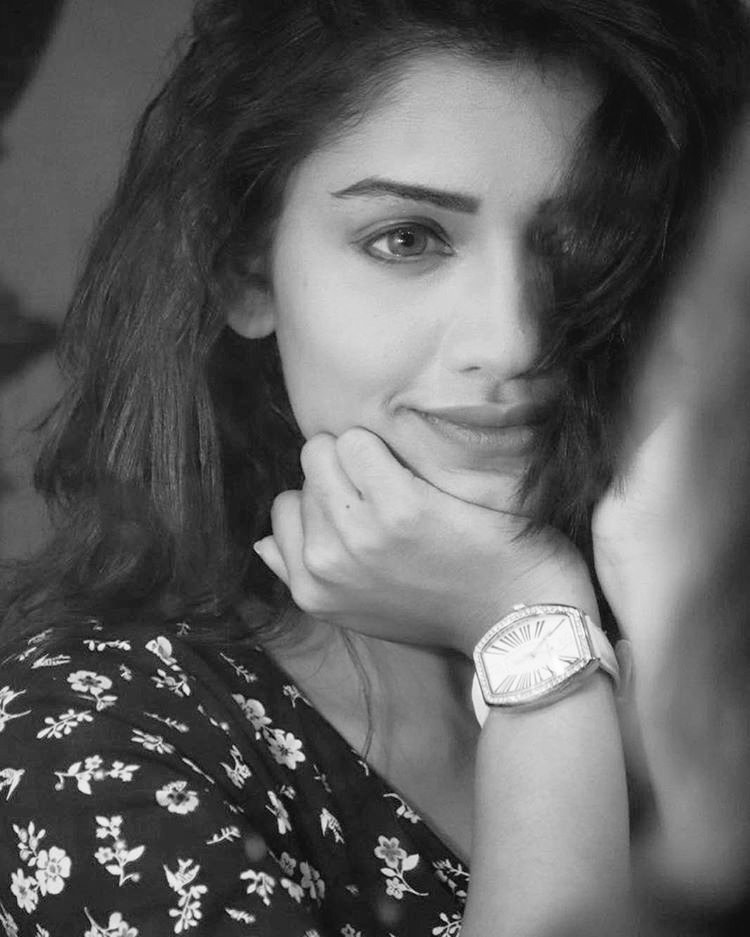phulpakhru_navy's tweet photo. Be the real you!! @hrutad https://t.co/IvGfUBhWxC